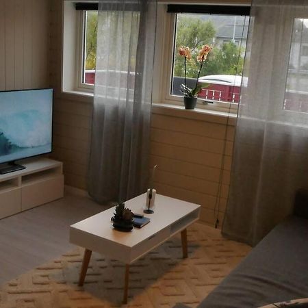 Nyrenovert Leilighet Med Gratis Parkering Leknes Exterior photo