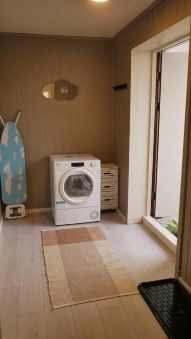 Nyrenovert Leilighet Med Gratis Parkering Leknes Exterior photo