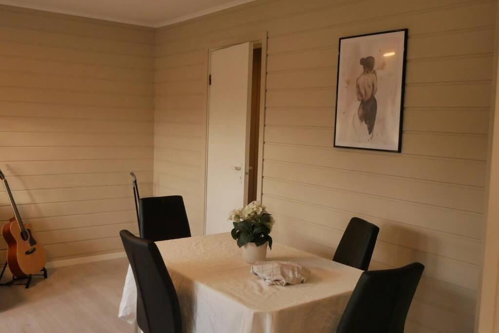 Nyrenovert Leilighet Med Gratis Parkering Leknes Exterior photo